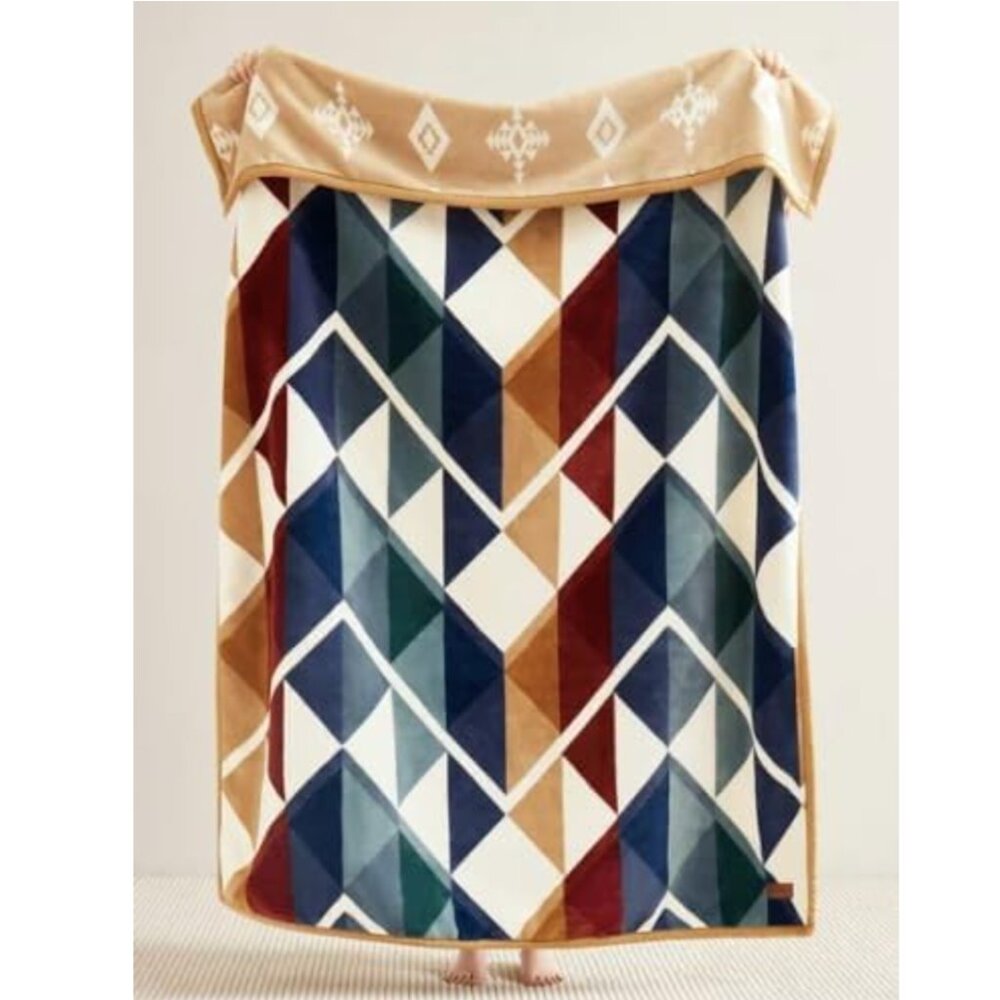 Pendleton Home Reversible Plush Throw Serrado - Picture 2 of 3